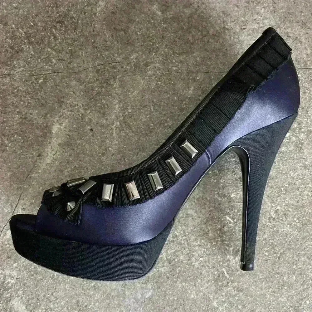 Tory Burch Peep Toe Metal Studs Black & Navy Blue Women’s Size 6.5